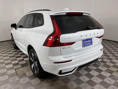 2025 Volvo XC60 Plug-In Hybrid T8 Plus