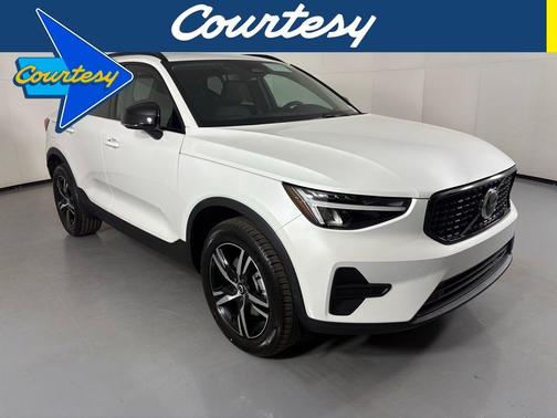 2026 Volvo XC40 B4 Core