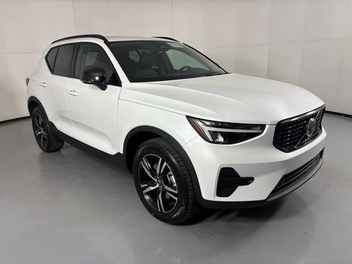 2026 Volvo XC40 B4 Core