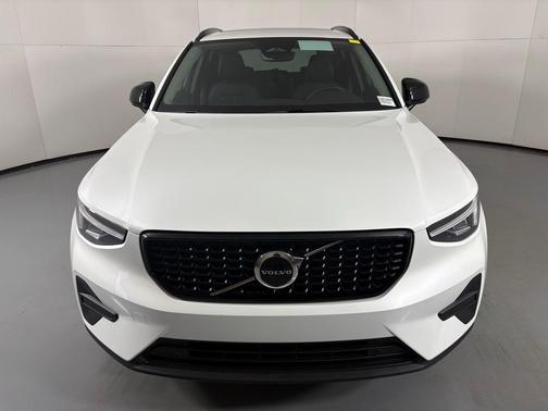 2026 Volvo XC40 B4 Core
