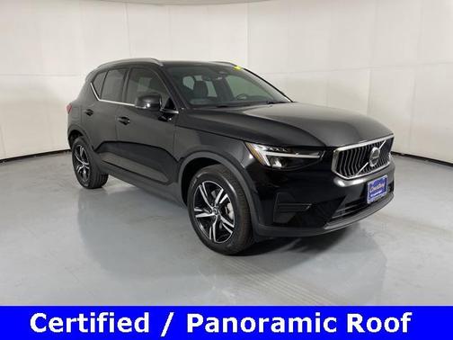 2025 Volvo XC40 B5 Core Bright Theme