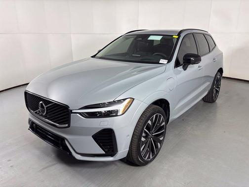 Gray 2027 Volvo XC60 T8 ULTRA