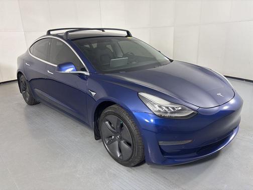 Deep Blue Metallic 2019 Tesla Model 3