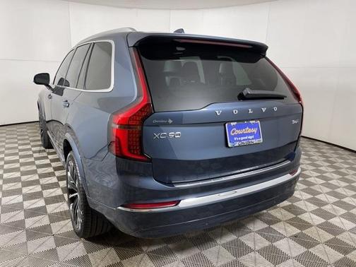 2025 Volvo XC90 B6 Plus 7-Seater