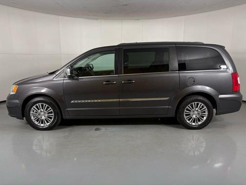 2015 Chrysler Town & Country Touring-L