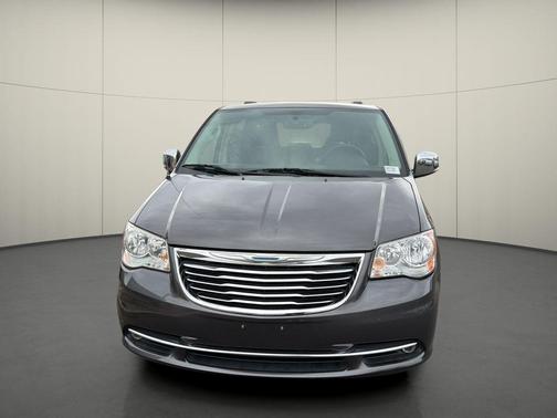 2015 Chrysler Town & Country Touring-L