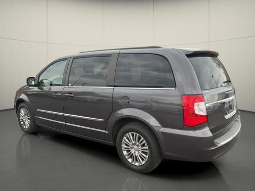 2015 Chrysler Town & Country Touring-L