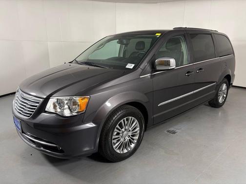 2015 Chrysler Town & Country Touring-L