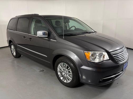 2015 Chrysler Town & Country Touring-L