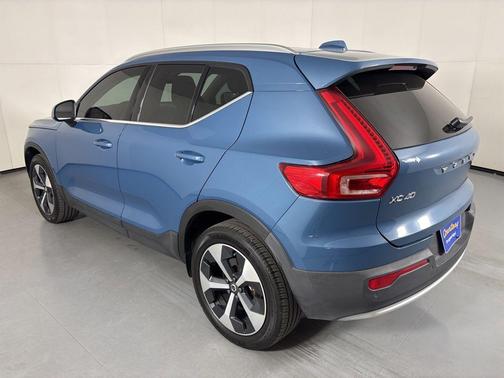 Fjord Blue Metallic 2025 Volvo XC40 B5 Core Bright Theme