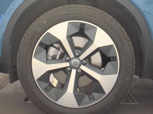 Fjord Blue Metallic 2025 Volvo XC40 B5 Core Bright Theme
