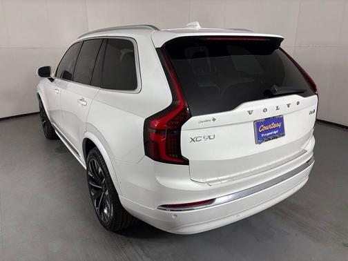 Crystal White Pearl 2026 Volvo XC90 B6 Plus 7-Seater