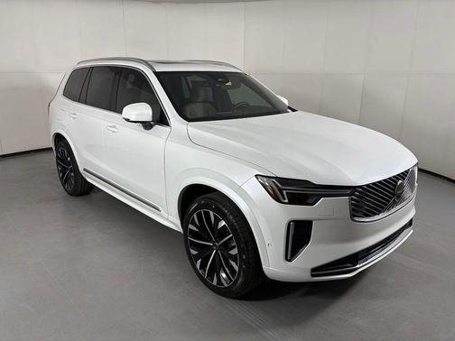 Crystal White Pearl 2026 Volvo XC90 B6 Plus 7-Seater