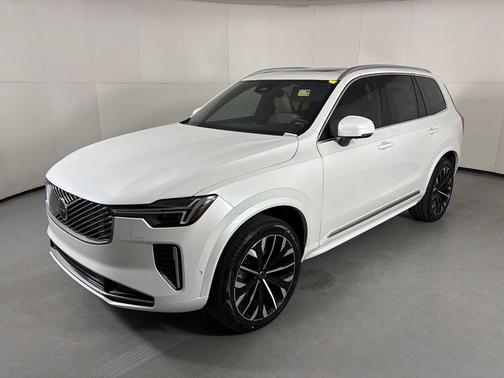 Crystal White Pearl 2026 Volvo XC90 B6 Plus 7-Seater