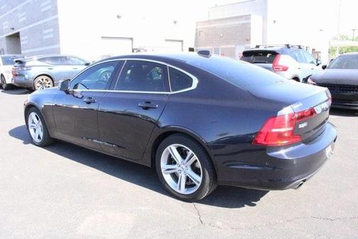 2017 Volvo S90 T5 Momentum