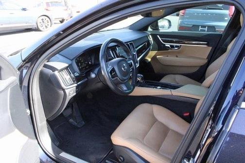 2017 Volvo S90 T5 Momentum