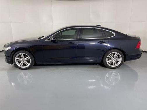 2017 Volvo S90 T5 Momentum