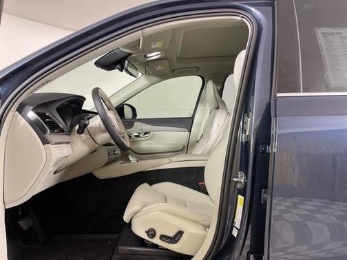 2025 Volvo XC90 Plug-In Hybrid T8 Ultra 6-Seater