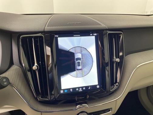 2025 Volvo XC60 Plug-In Hybrid T8 Plus