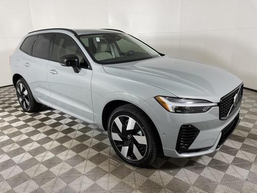 2025 Volvo XC60 Plug-In Hybrid T8 Plus