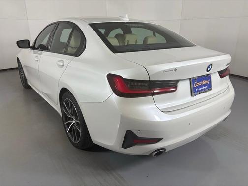 2022 BMW 330 i xDrive