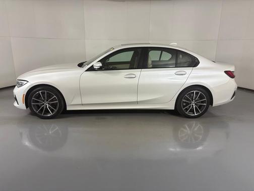 2022 BMW 330 i xDrive