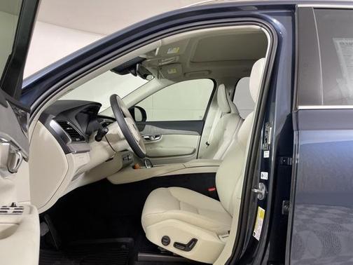 2025 Volvo XC90 Plug-In Hybrid T8 Plus 6-Seater