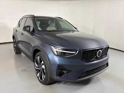 2026 Volvo XC40 B5 Ultra