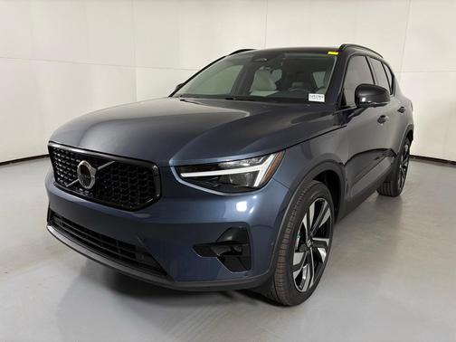 2026 Volvo XC40 B5 Ultra