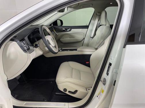 2024 Volvo XC60 Recharge Plug-In Hybrid T8 Plus Dark Theme