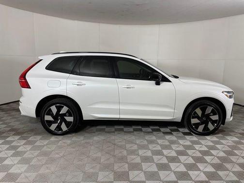 2024 Volvo XC60 Recharge Plug-In Hybrid T8 Plus Dark Theme