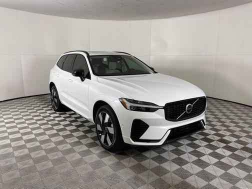 2024 Volvo XC60 Recharge Plug-In Hybrid T8 Plus Dark Theme