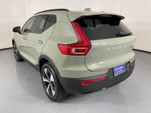 2024 Volvo XC40 B5 Core