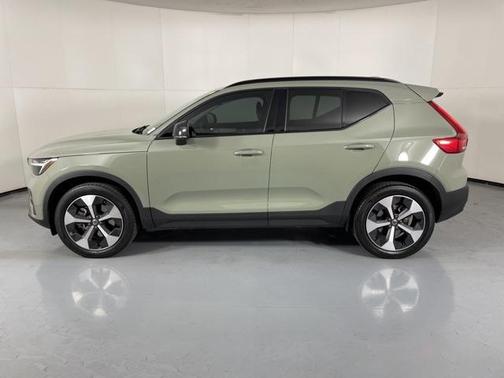 2024 Volvo XC40 B5 Core