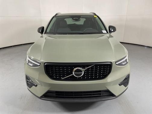 2024 Volvo XC40 B5 Core