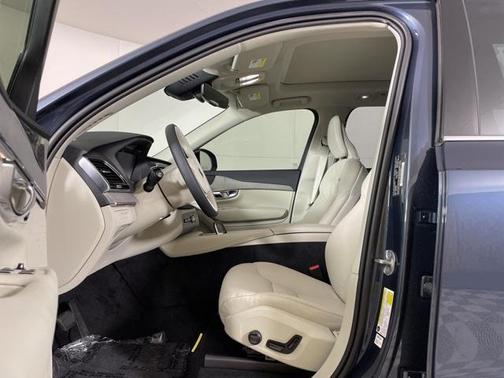 2025 Volvo XC90 Plug-In Hybrid T8 Plus 6-Seater