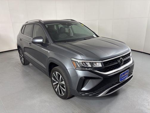 Platinum Gray Metallic 2024 Volkswagen Taos 1.5T SE