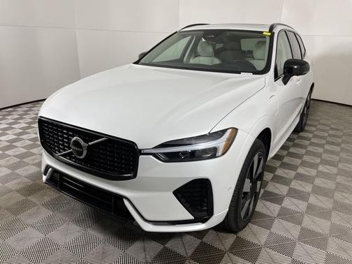 2025 Volvo XC60 Plug-In Hybrid T8 Plus