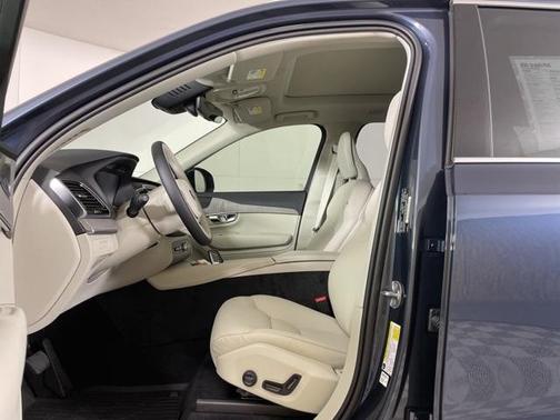 2025 Volvo XC90 Plug-In Hybrid T8 Plus 6-Seater