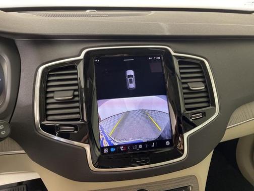 2025 Volvo XC90 Plug-In Hybrid T8 Plus 6-Seater