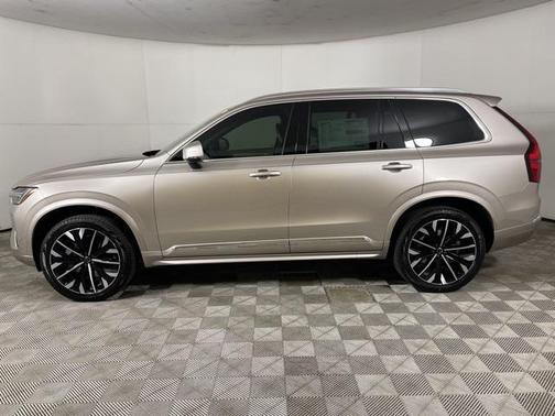 2025 Volvo XC90 B5 Core