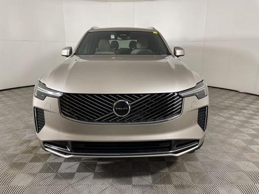 2025 Volvo XC90 B5 Core
