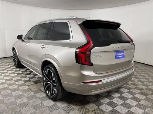 2025 Volvo XC90 B5 Core