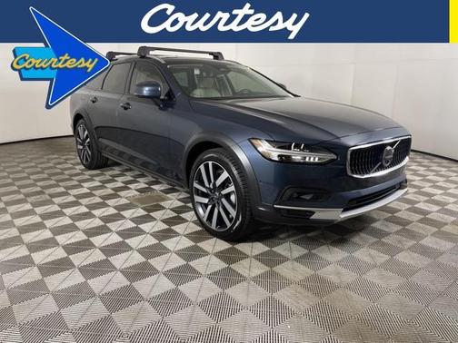 2025 Volvo V90 Cross Country B6 Plus