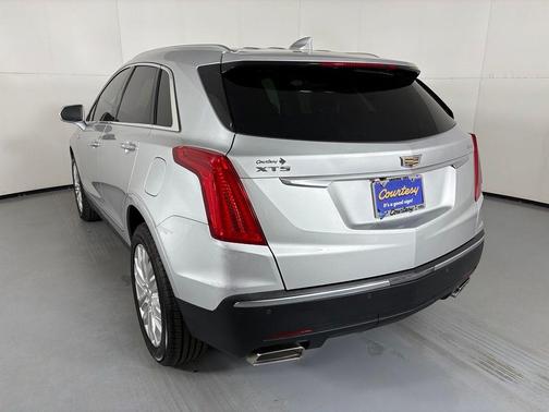 Radiant Silver Metallic 2019 Cadillac XT5 Premium Luxury