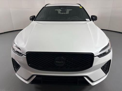 Crystal White 2026 Volvo XC60 Plug-In Hybrid T8 Ultra Black Edition