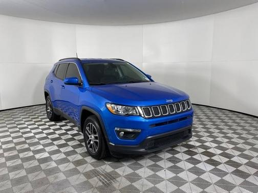 Photo 2 of 39 of 2018 Jeep Compass Latitude