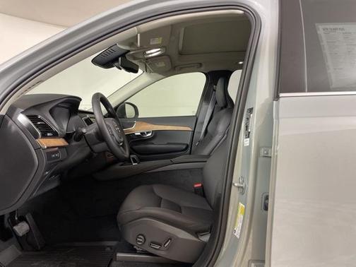 2025 Volvo XC90 Plug-In Hybrid T8 Plus 7-Seater