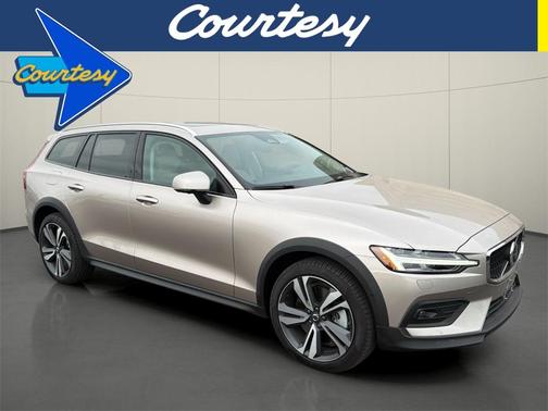 2024 Volvo V60 Cross Country B5 Plus