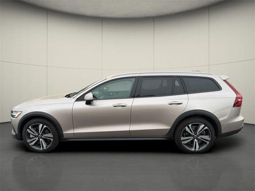 2024 Volvo V60 Cross Country B5 Plus